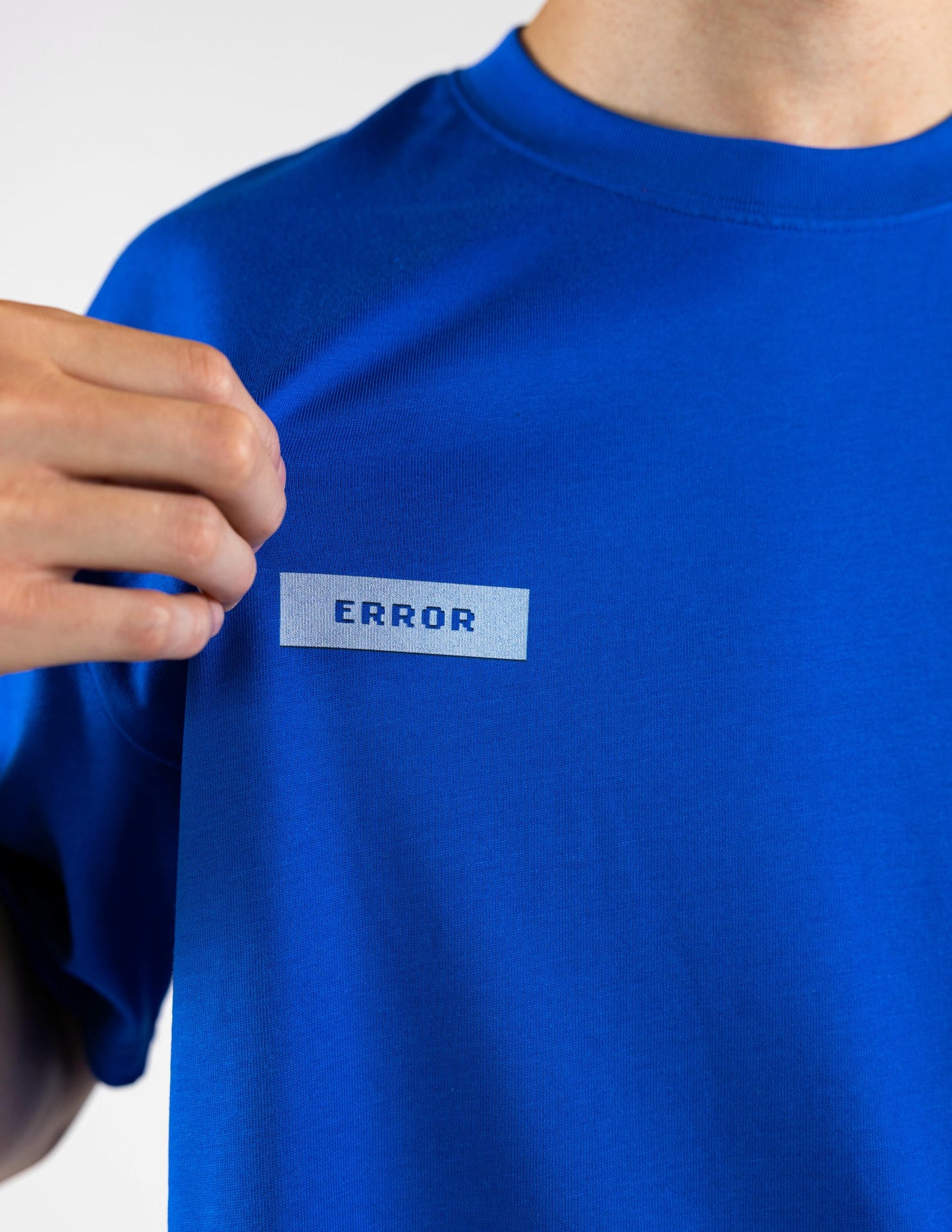 BLUE SCREEN RELAXED TEE